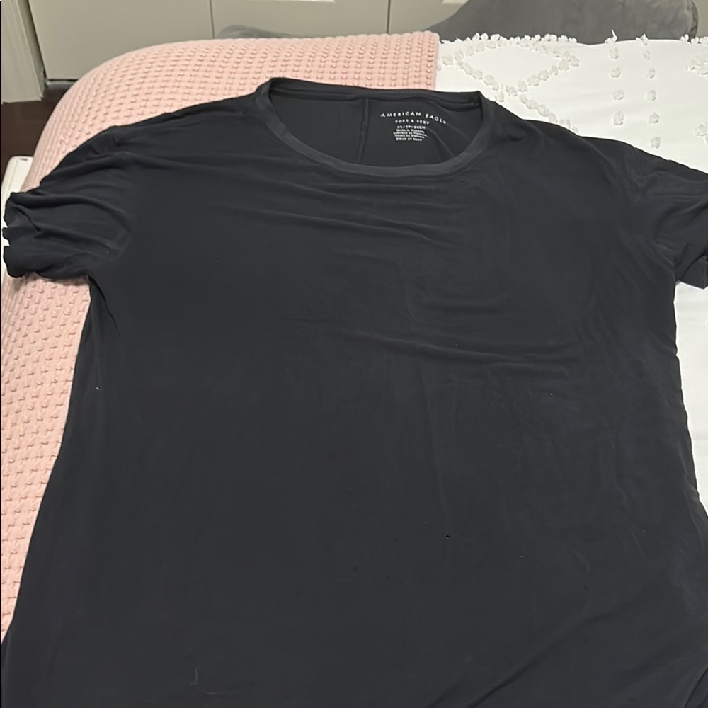 American Eagle Outfitters Men's Charcoal Tee
womens size XS but can fit Small